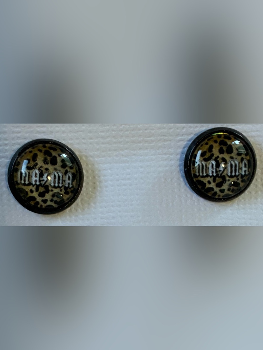 ‘MAMA’ STUD EARRINGS ROUND LEOPARD PRINT STUDS - Picture 2 of 2